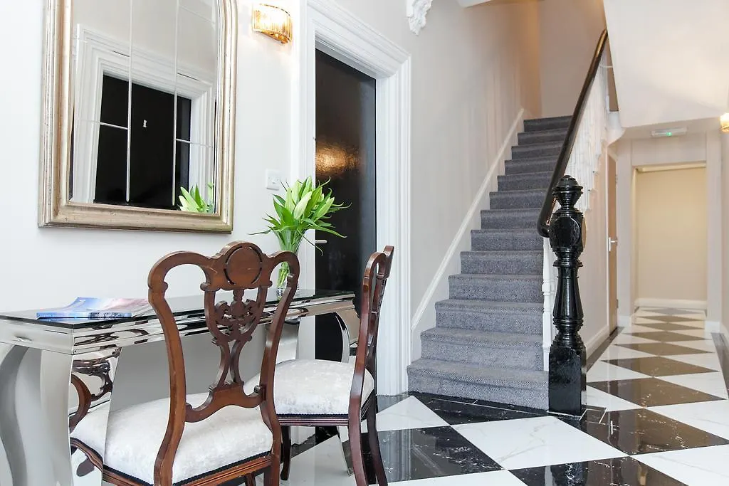 Giant Serviced Apartments Cliftonville House Belfast