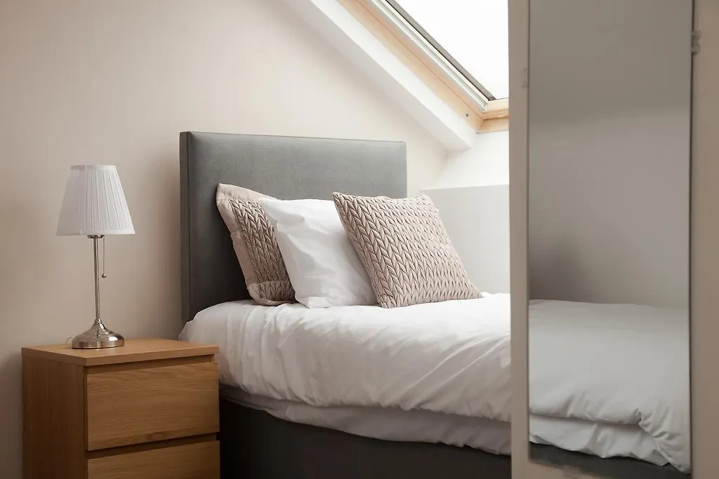 Giant Serviced Apartments Cliftonville House Belfast